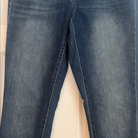 Universal Thread Dark Wash Mid-Rise Skinny Tall Faded Jeans - Picture 3 of 4